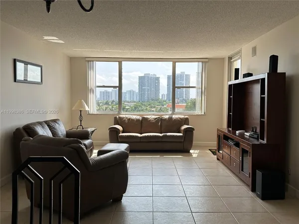 $1,900 | 3180 South Ocean Drive, Unit 621, Hallandale Beach, FL 33009