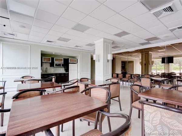 $1,900 | 3180 South Ocean Drive, Unit 621, Hallandale Beach, FL 33009