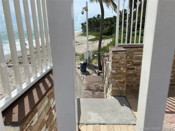 $1,900 | 3180 South Ocean Drive, Unit 621, Hallandale Beach, FL 33009