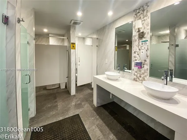 $1,900 | 3180 South Ocean Drive, Unit 621, Hallandale Beach, FL 33009