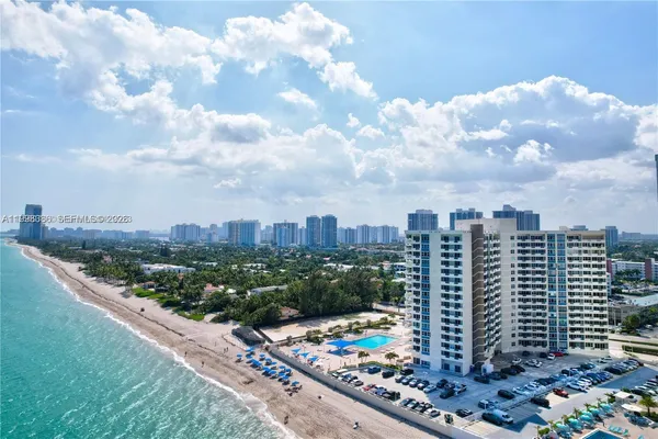 $1,900 | 3180 South Ocean Drive, Unit 621, Hallandale Beach, FL 33009