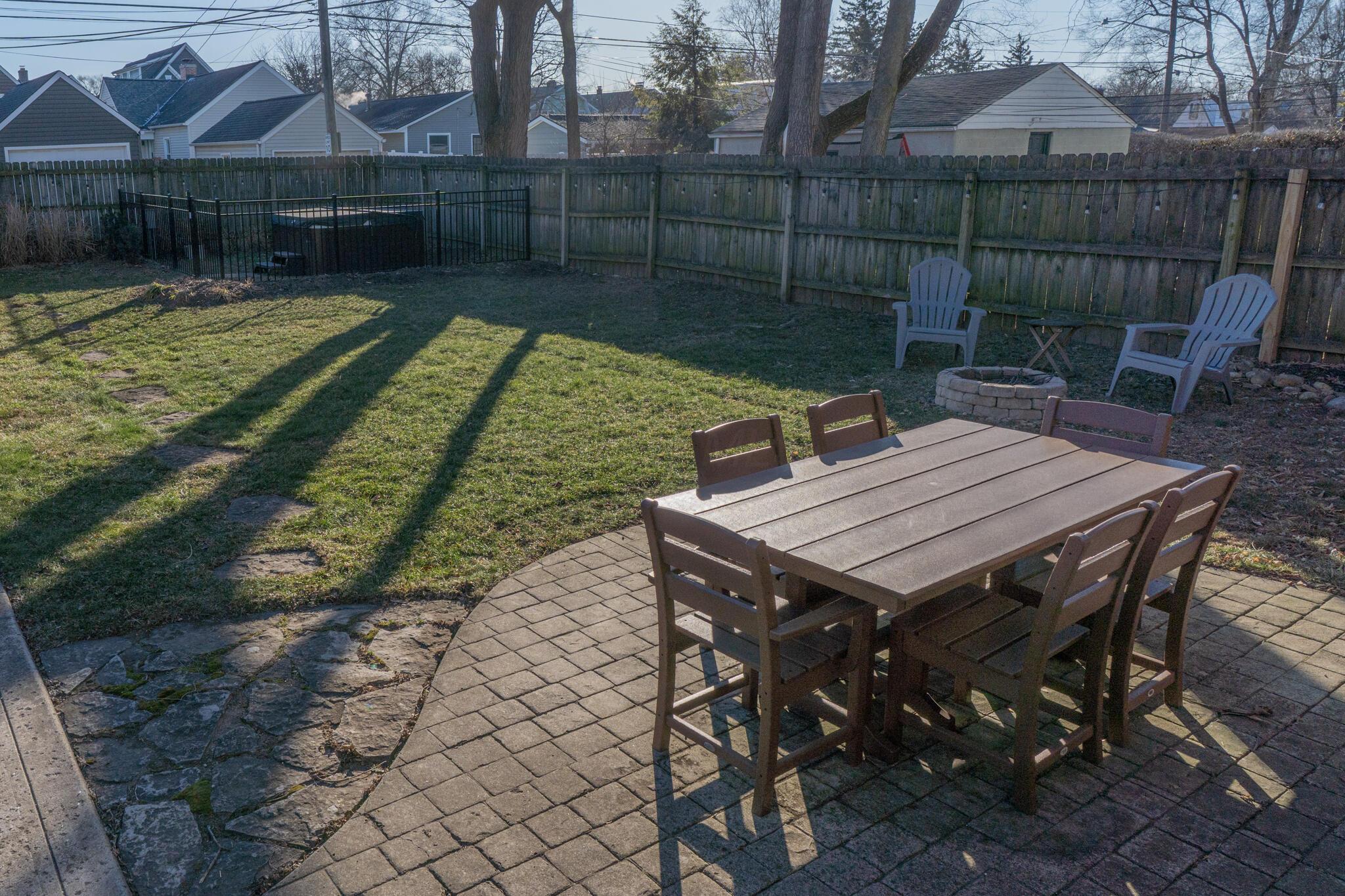 876 Thomas Road Columbus, OH 43212 - Photo 21 of 23 Privacy fenced backyard
