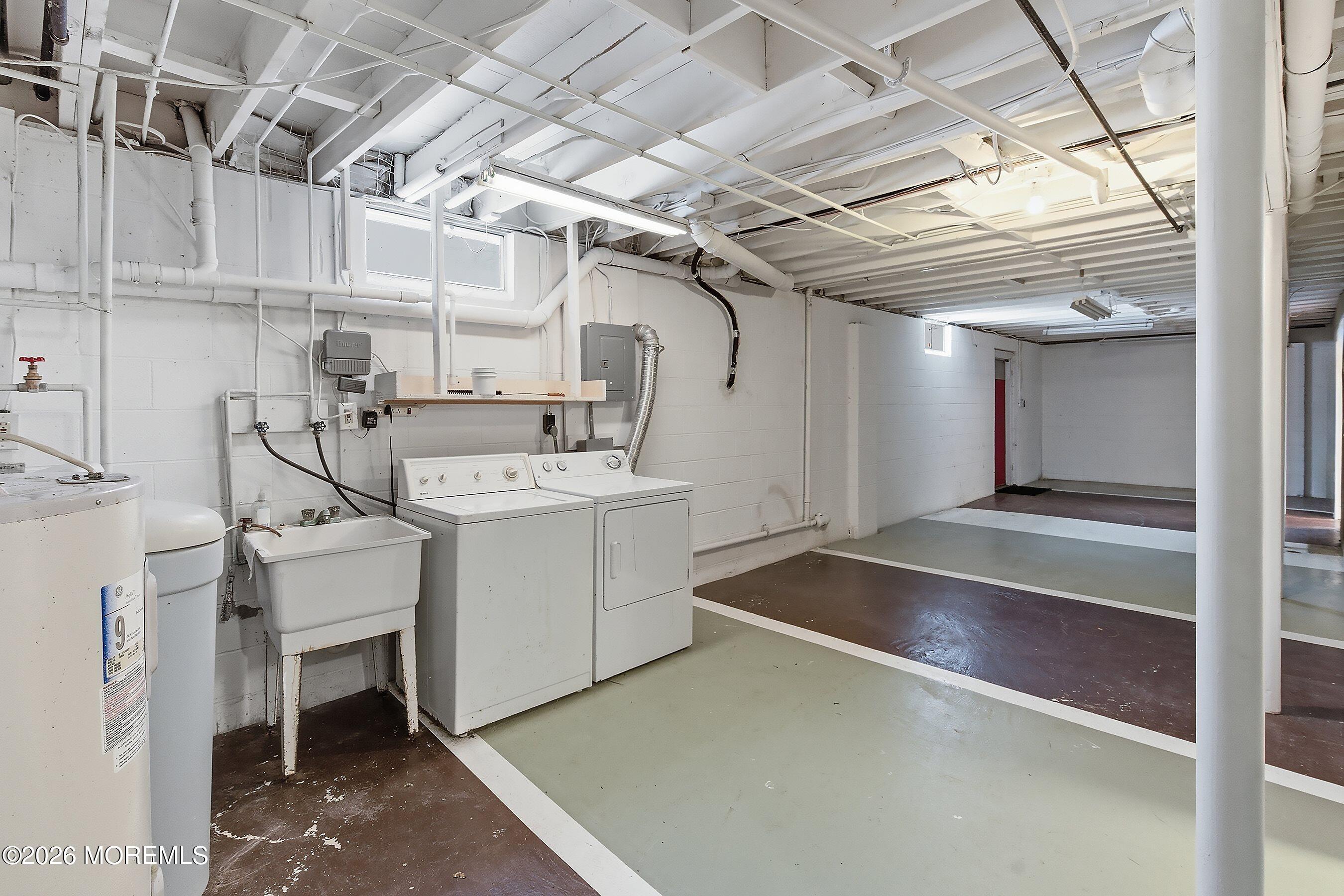 638 Freehold Road Jackson, NJ 08527 - Photo 24 of 34 25-Laundry