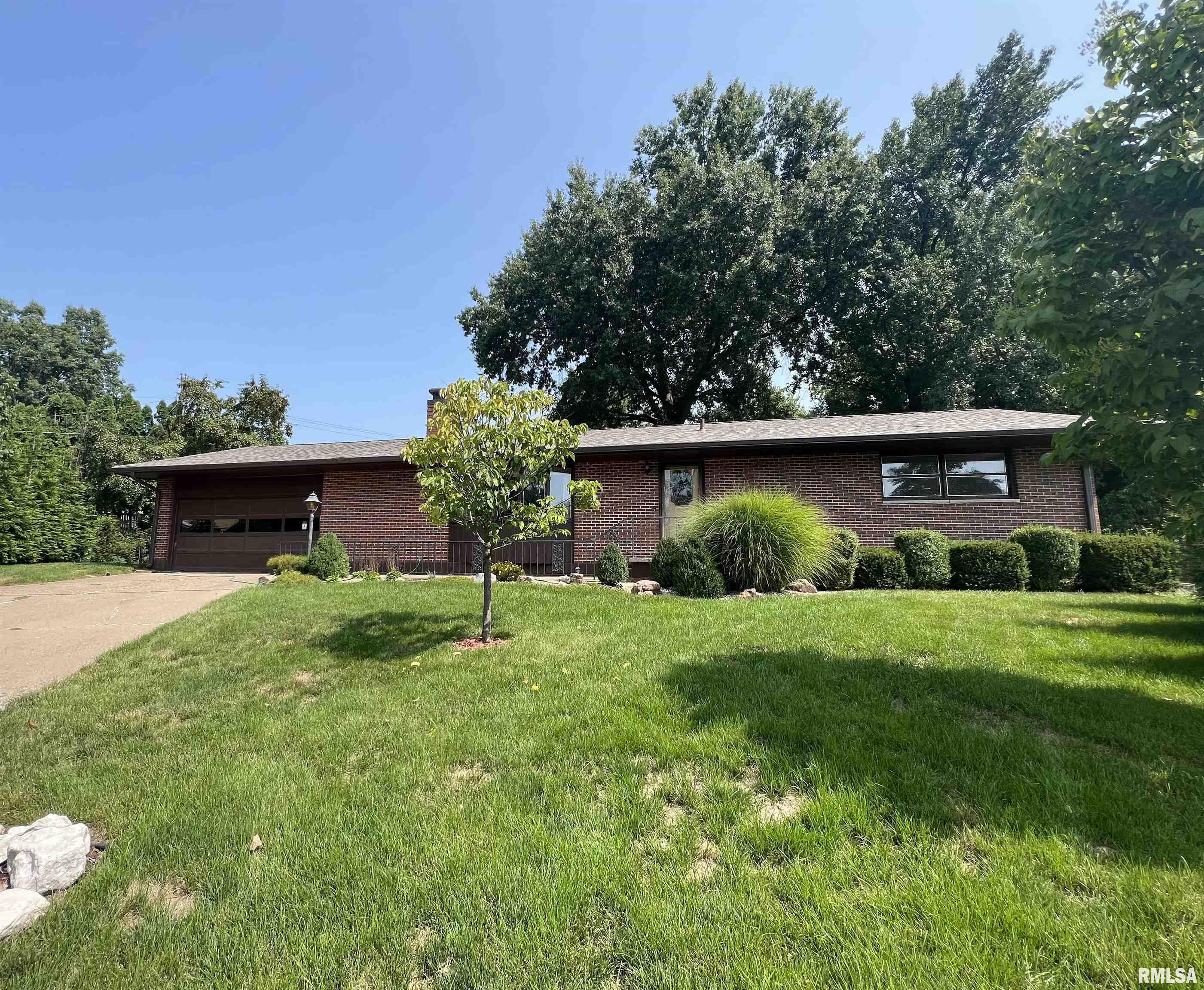 2322 Hill Road Quincy, IL 62305 - Photo 1 of 13 Gallery Image 1