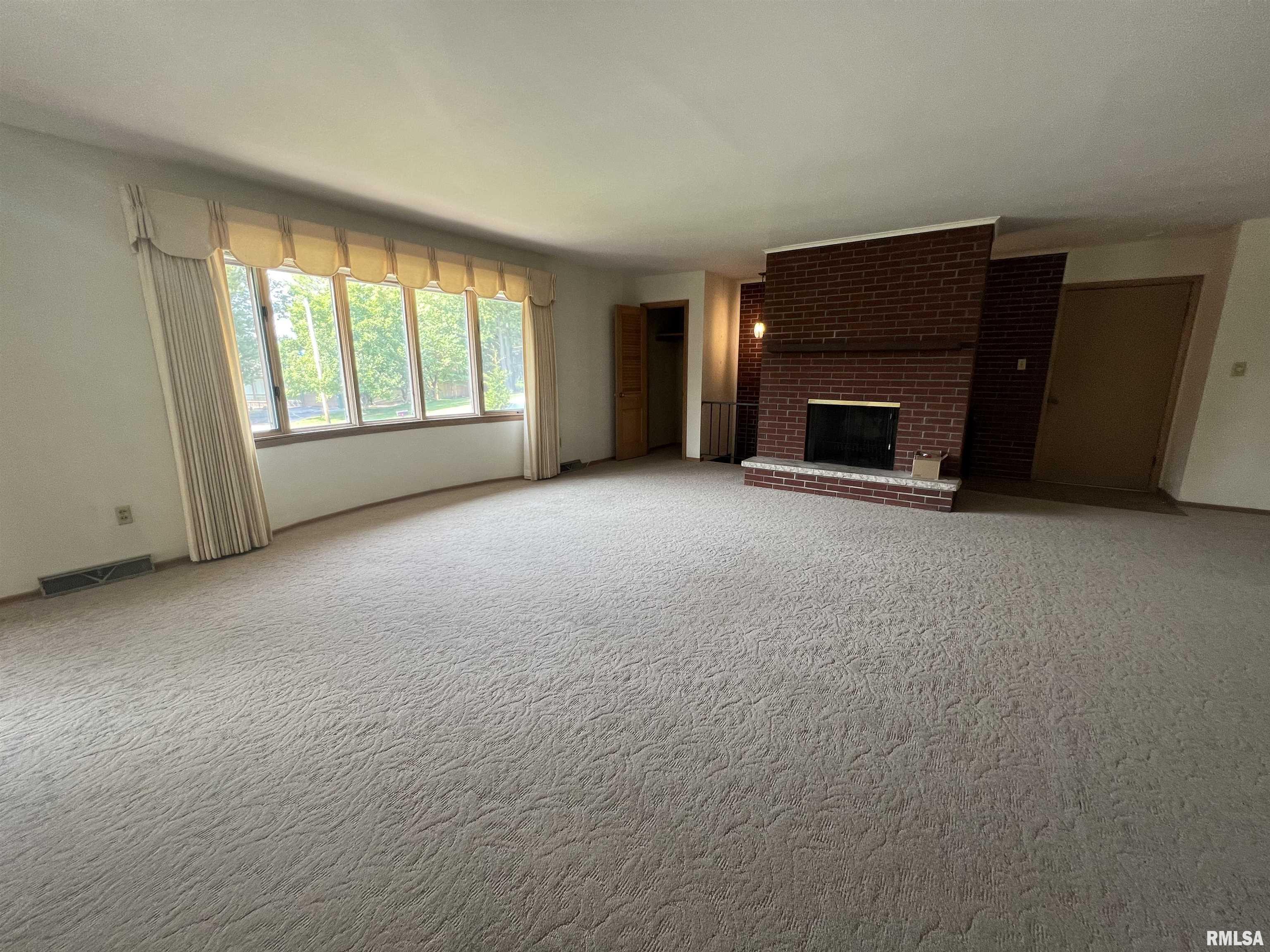 2322 Hill Road Quincy, IL 62305 - Photo 3 of 13 Gallery Image 3