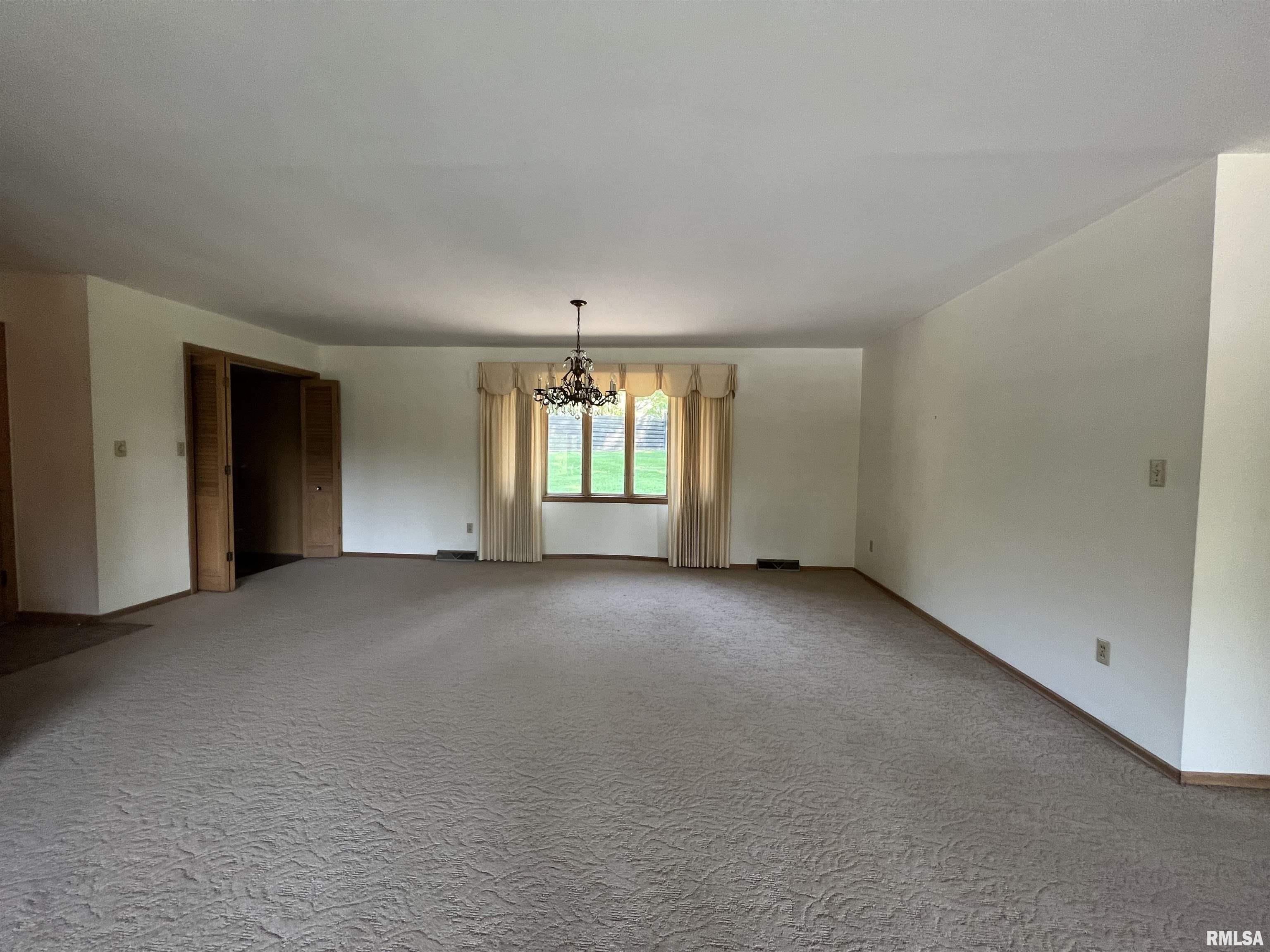2322 Hill Road Quincy, IL 62305 - Photo 4 of 13 Gallery Image 4