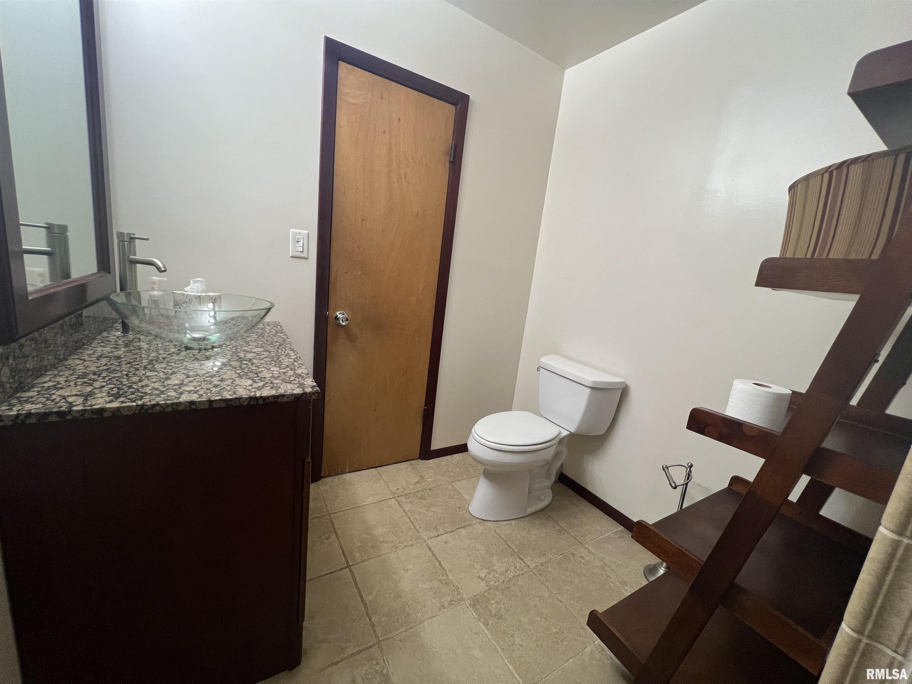 2322 Hill Road Quincy, IL 62305 - Photo 7 of 13 Gallery Image 7