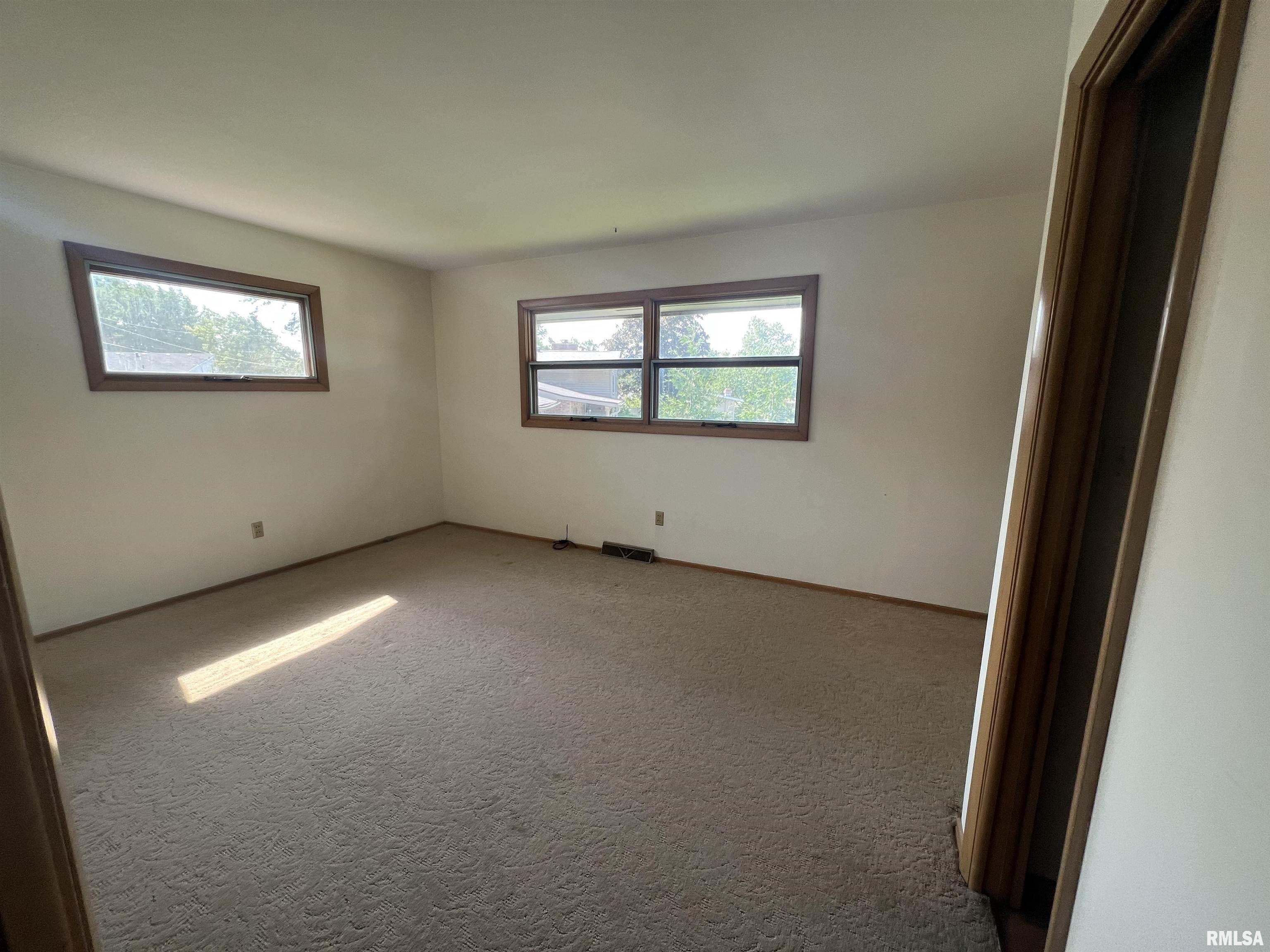 2322 Hill Road Quincy, IL 62305 - Photo 9 of 13 Gallery Image 9