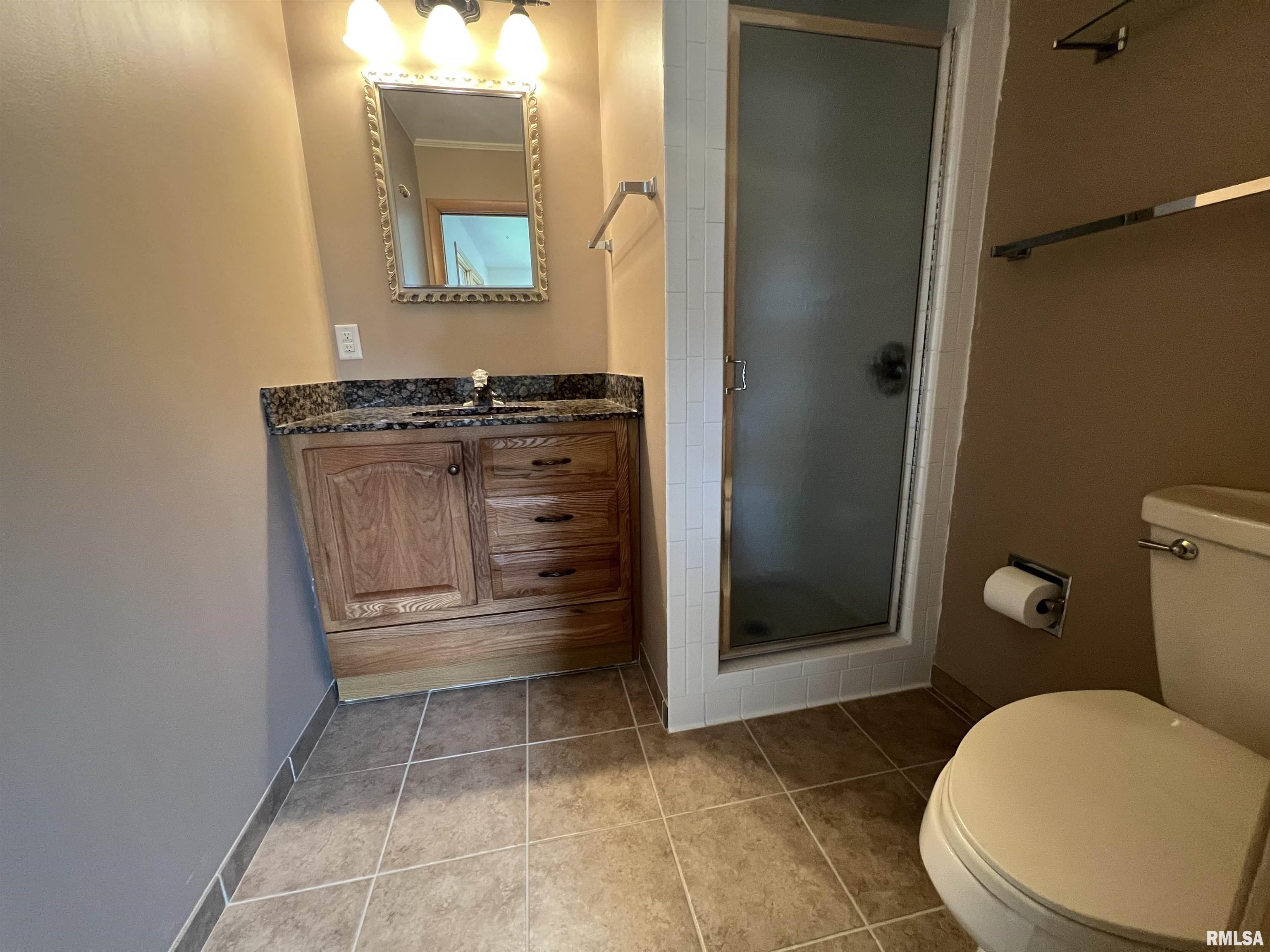 2322 Hill Road Quincy, IL 62305 - Photo 10 of 13 Gallery Image 10