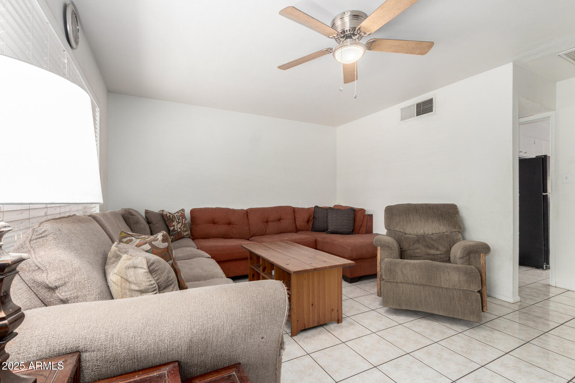 2122 West Piccadilly Road Phoenix, AZ 85015 - Photo 13 of 29 Cozy Living Space