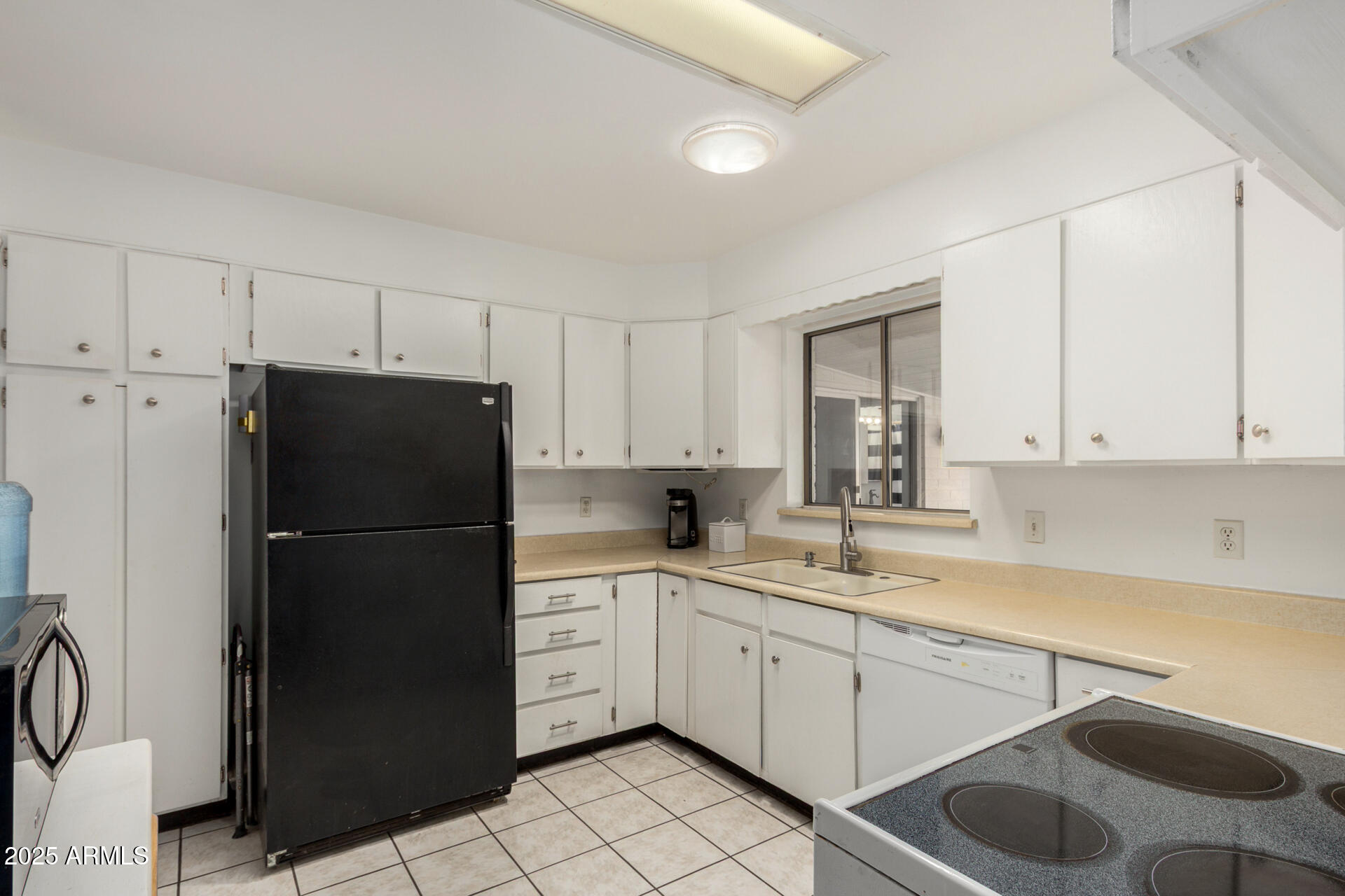 2122 West Piccadilly Road Phoenix, AZ 85015 - Photo 14 of 29 White Kitchen