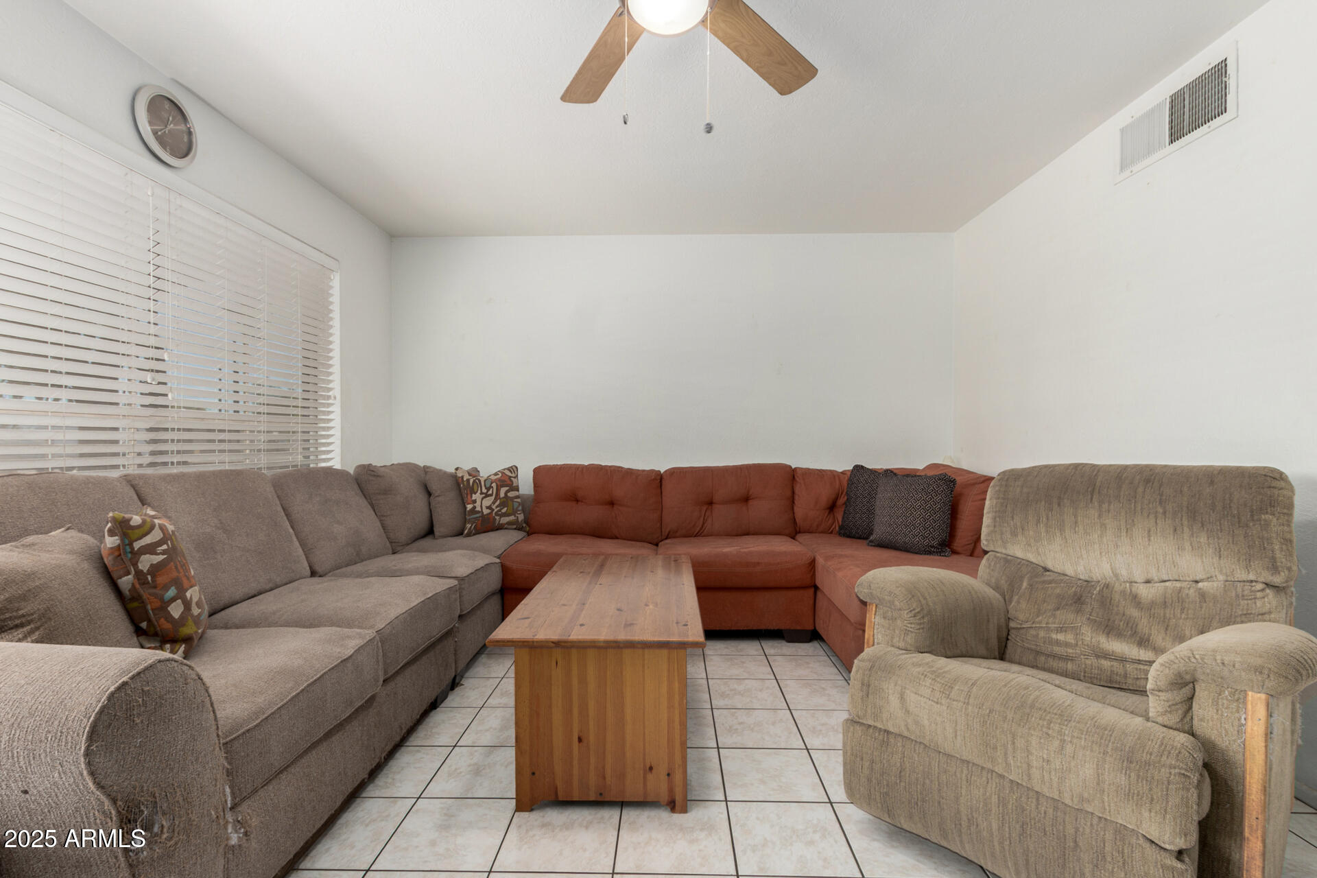 2122 West Piccadilly Road Phoenix, AZ 85015 - Photo 17 of 29 Family Room