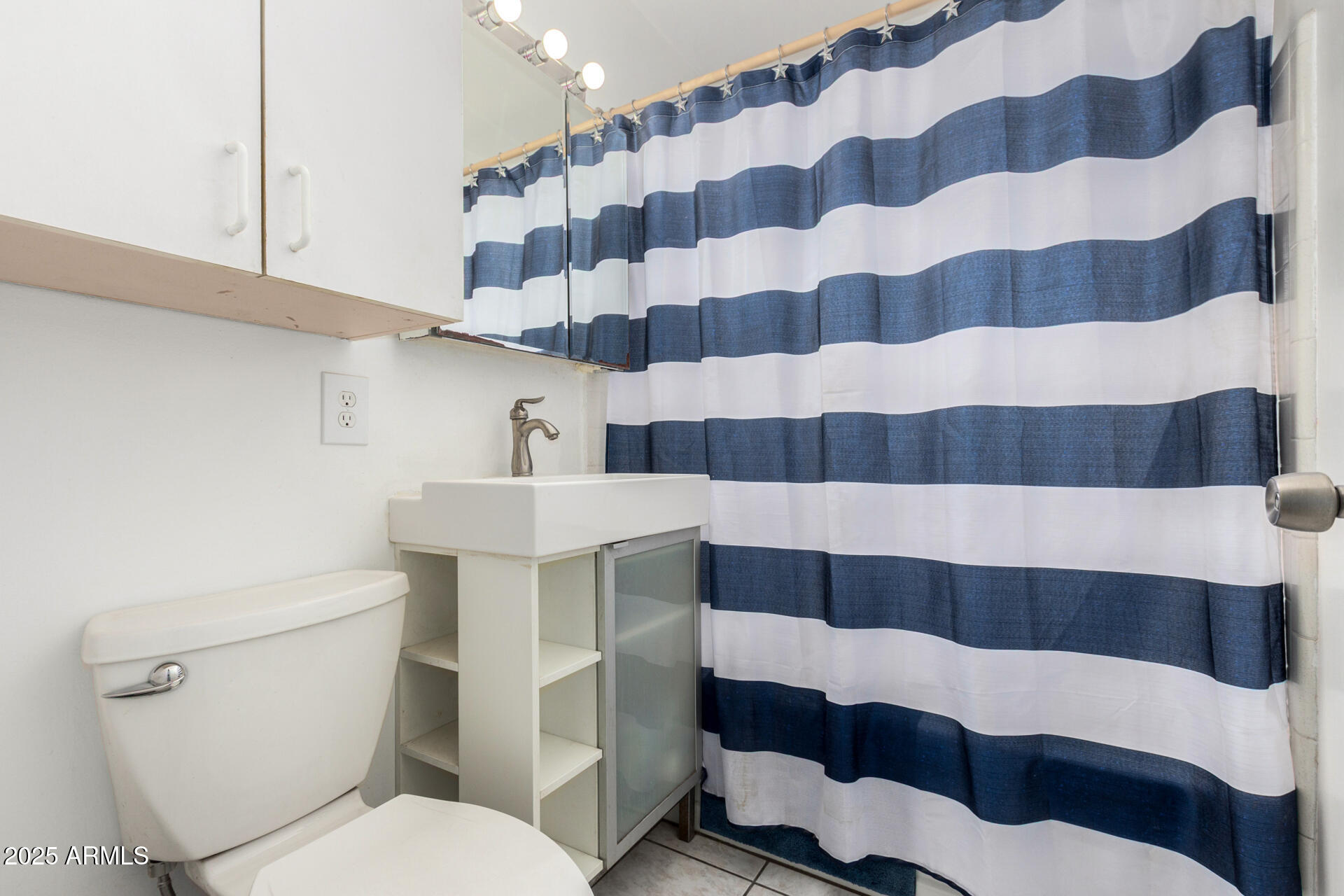 2122 West Piccadilly Road Phoenix, AZ 85015 - Photo 19 of 29 Ensuite Bath