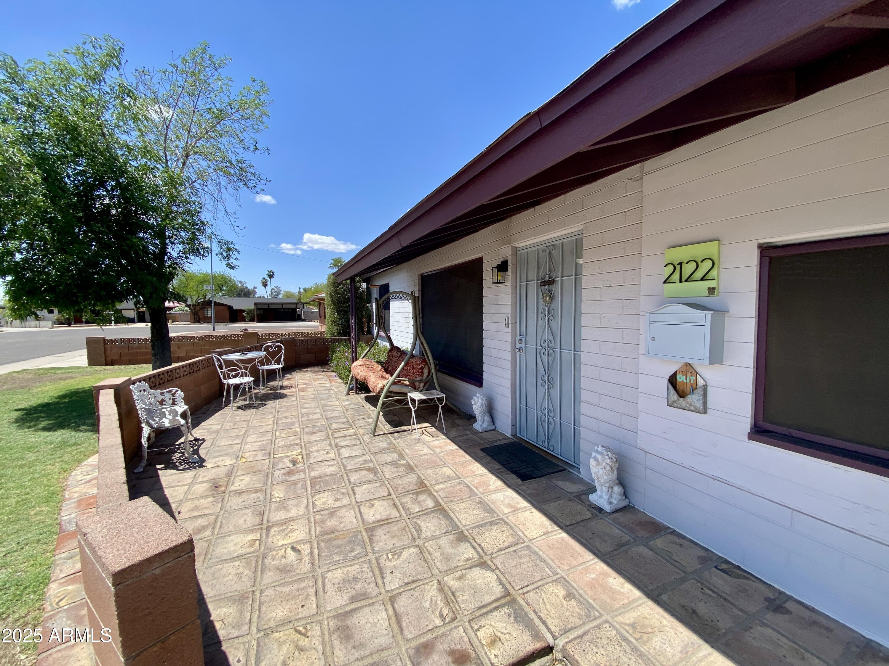 2122 West Piccadilly Road Phoenix, AZ 85015 - Photo 8 of 29 The Friendly Front