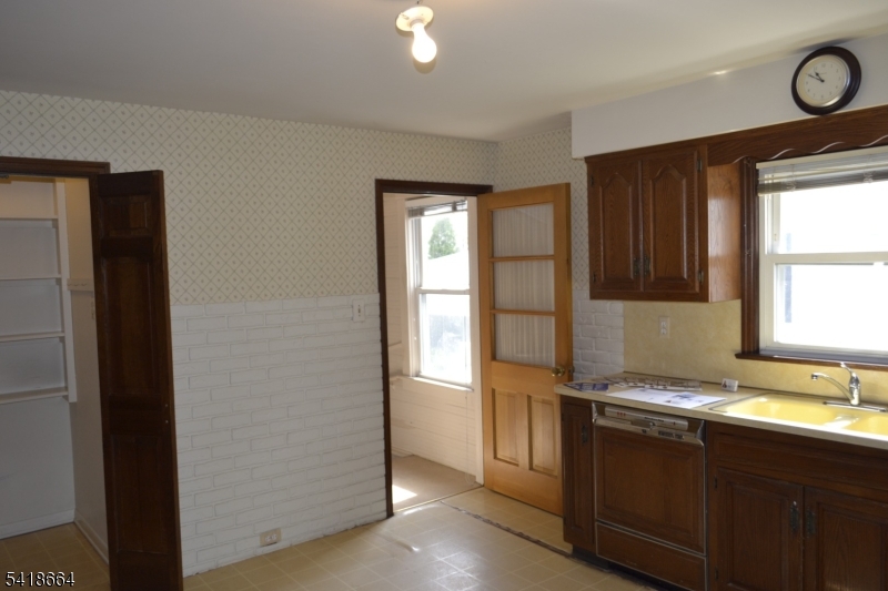 43 1st Street Raritan, NJ 08869 - Photo 16 of 35