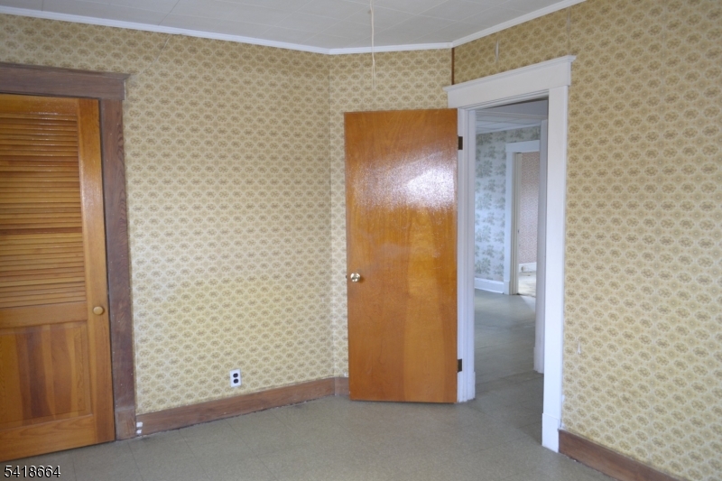 43 1st Street Raritan, NJ 08869 - Photo 27 of 35