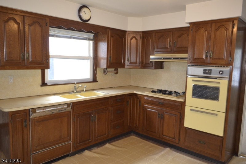 43 1st Street Raritan, NJ 08869 - Photo 10 of 35