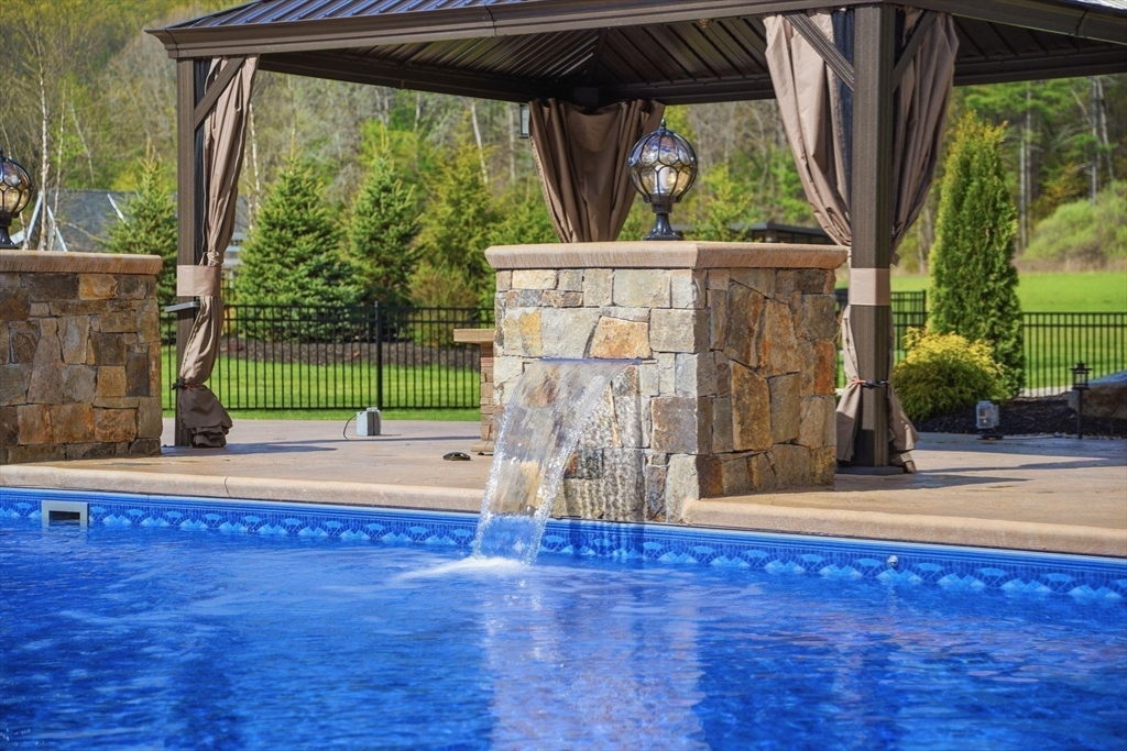 8 Fitch Farm Road Southampton, MA 01073 - Photo 6 of 42 Gallery Image 6