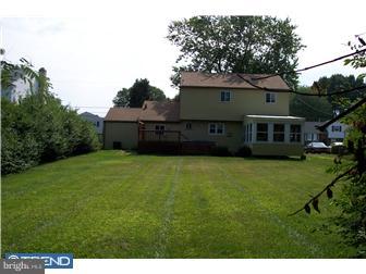 263 Sharpless Road Southampton, PA 18966 - Photo 11 of 12 Exterior Back