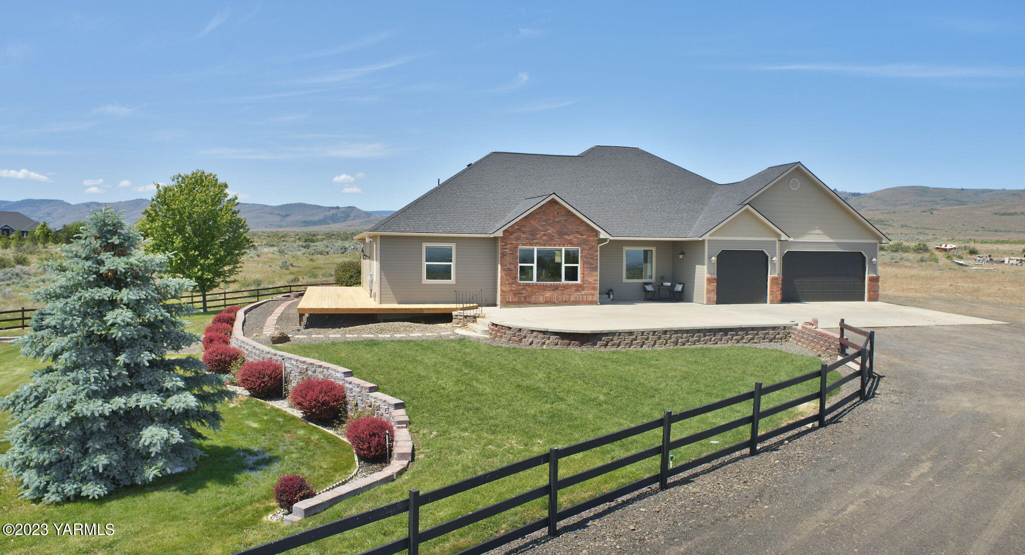 1870 Slavin Road Yakima, WA 98903 - Photo 1 of 27 a front view of a house with garden