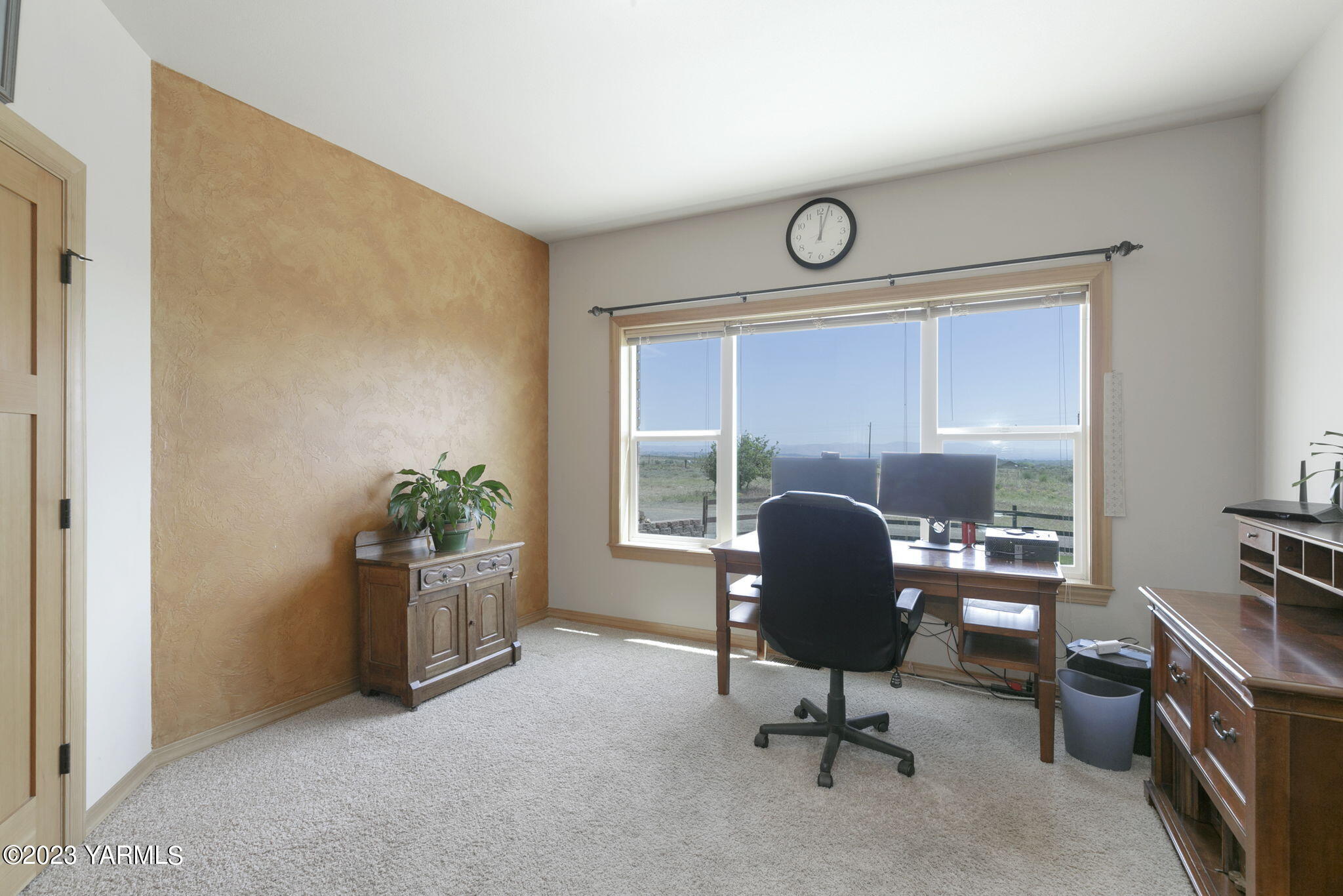 1870 Slavin Road Yakima, WA 98903 - Photo 15 of 27 a view of workspace with windows and furniture