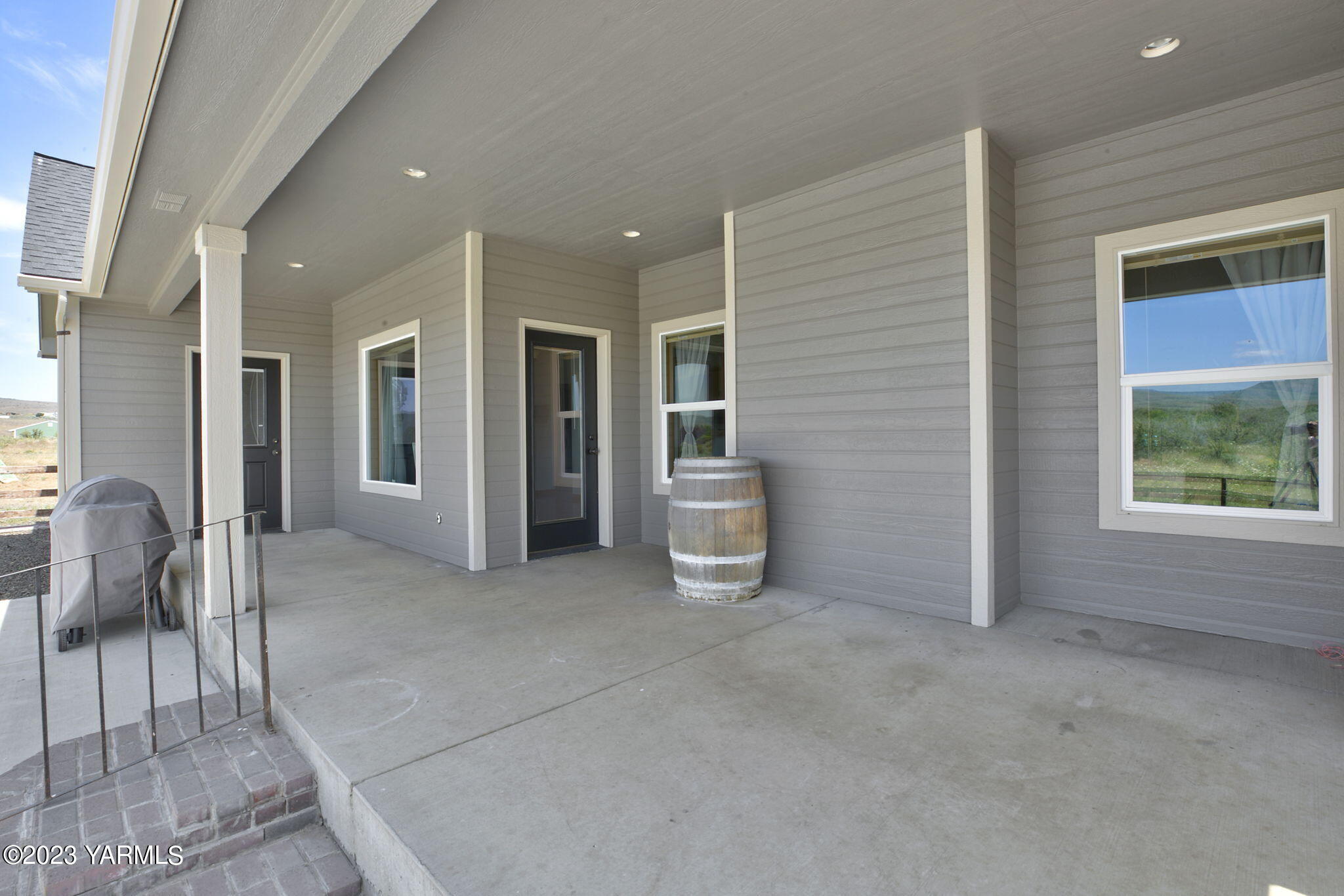 1870 Slavin Road Yakima, WA 98903 - Photo 25 of 27 a view of livingroom with furniture and window