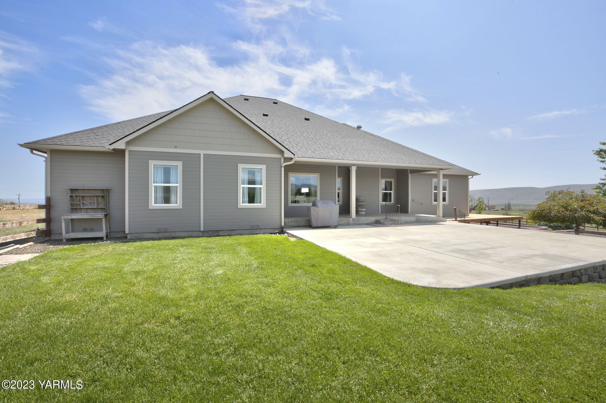 1870 Slavin Road Yakima, WA 98903 - Photo 26 of 27 a view of a house with a yard and garage