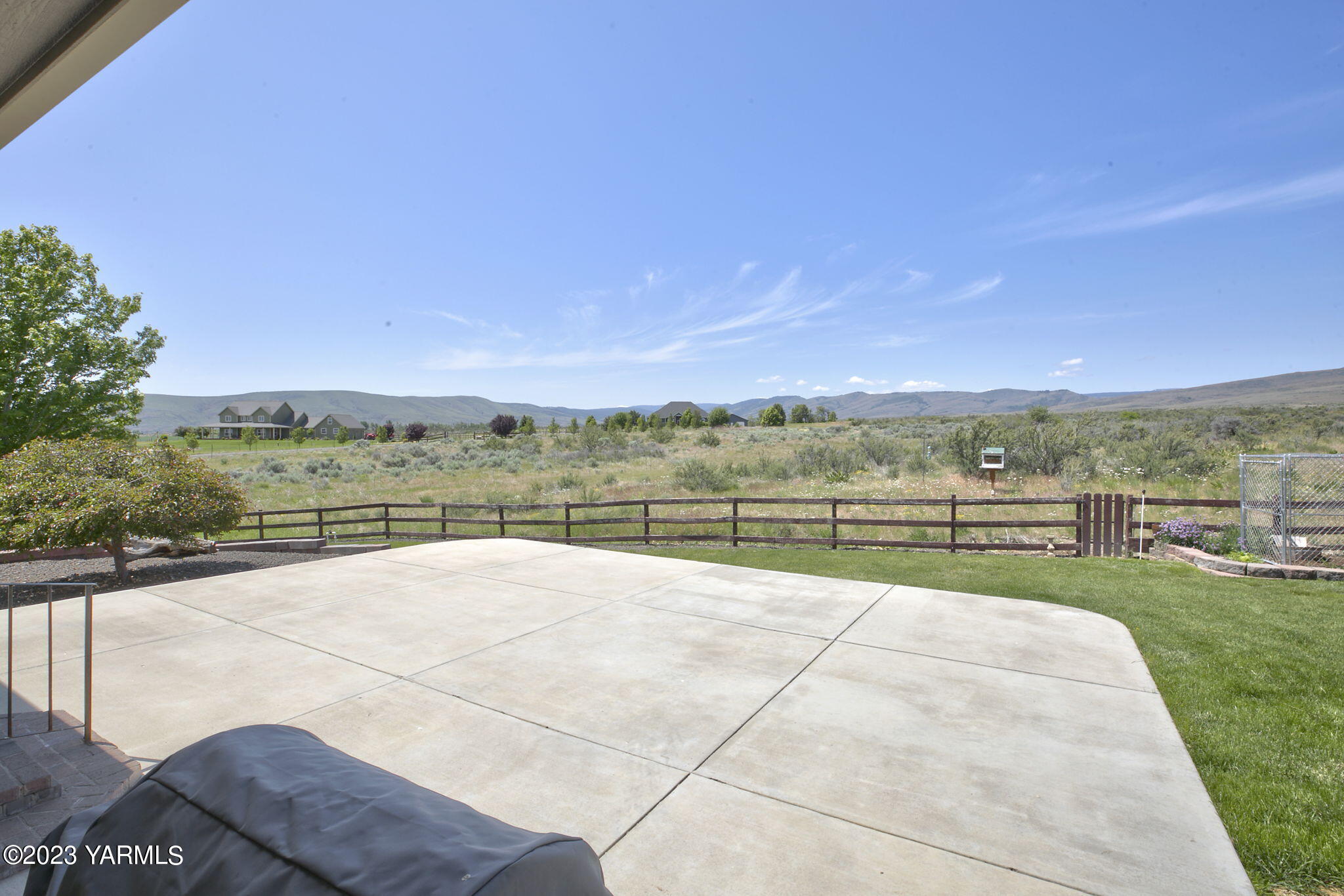 1870 Slavin Road Yakima, WA 98903 - Photo 27 of 27 a view of outdoor space and yard