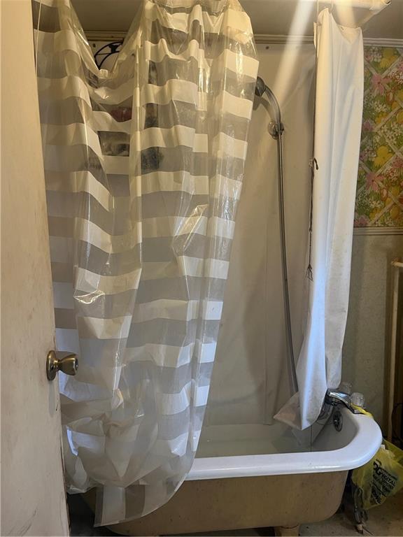 140 Green Row Calhoun, GA 30701 - Photo 7 of 8 a view of a bathroom