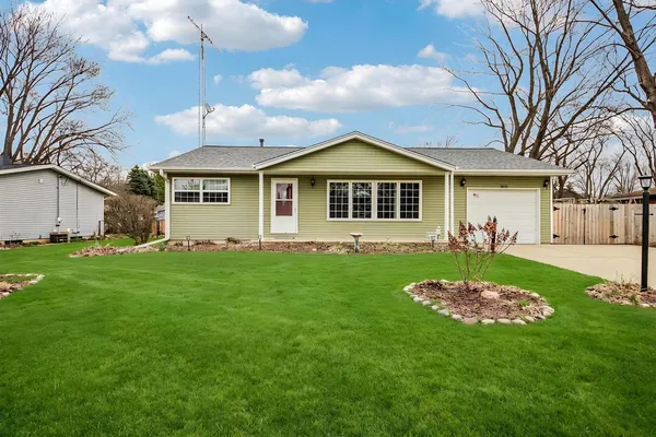 $309,900 | 1618 Pine Trail, Sycamore, IL 60178