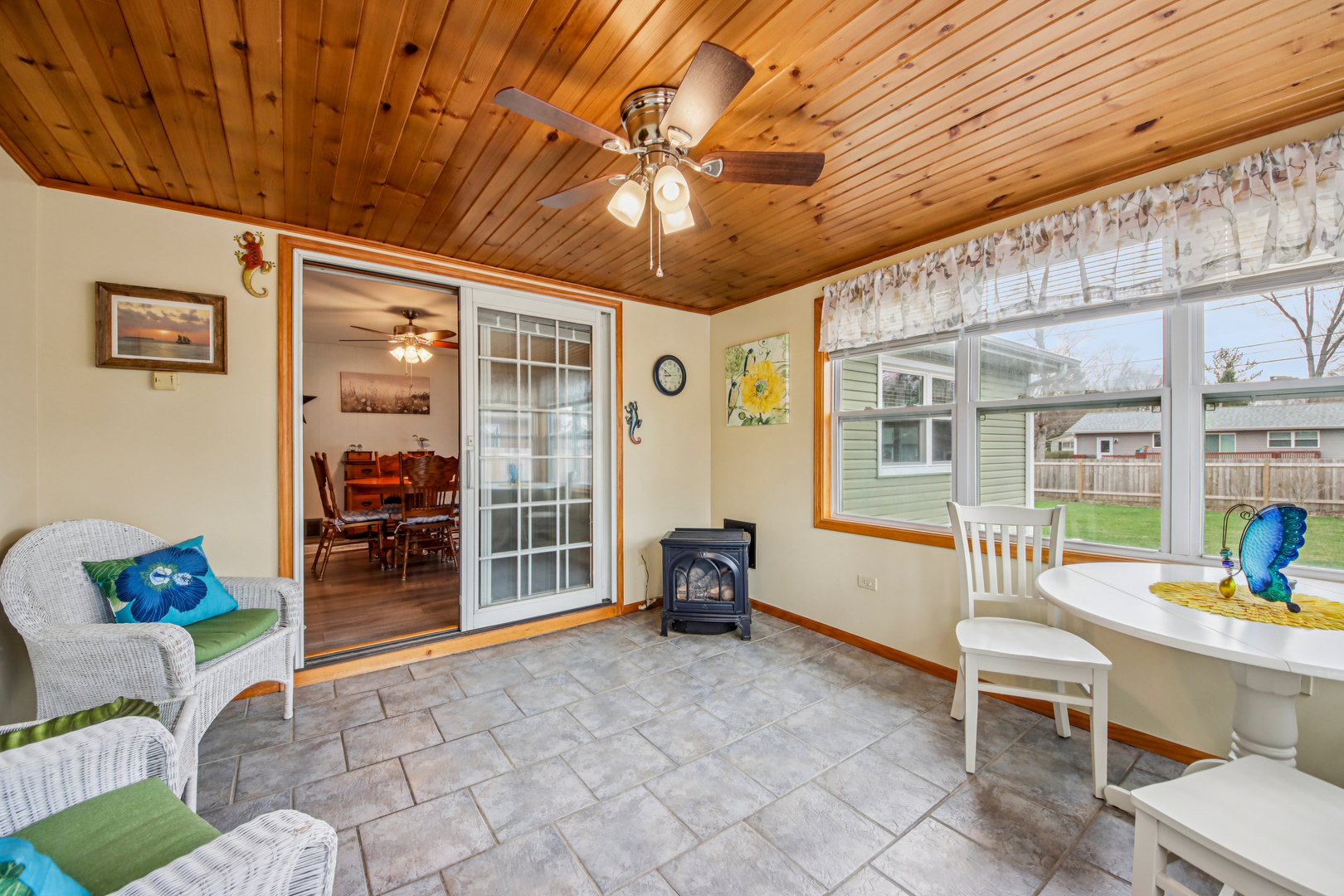 1618 Pine Trail Sycamore, IL 60178 - Photo 13 of 33 a living room with furniture and a window