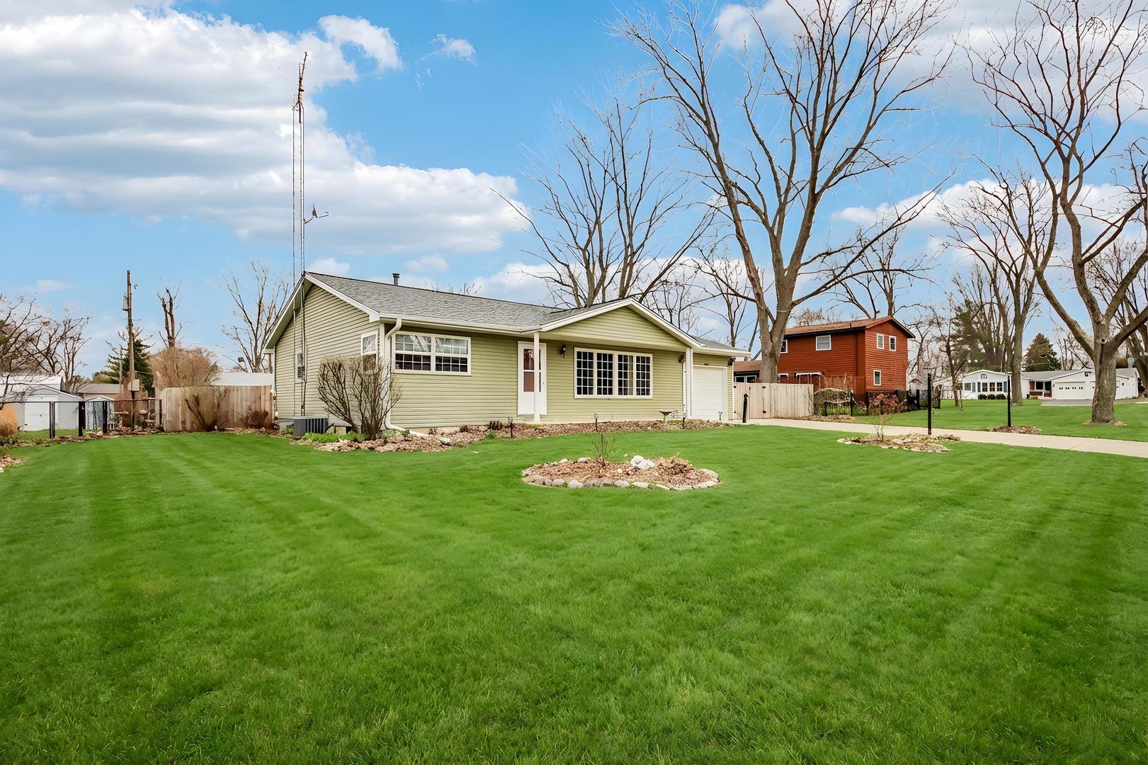 1618 Pine Trail Sycamore, IL 60178 - Photo 2 of 33 a view of a house with backyard