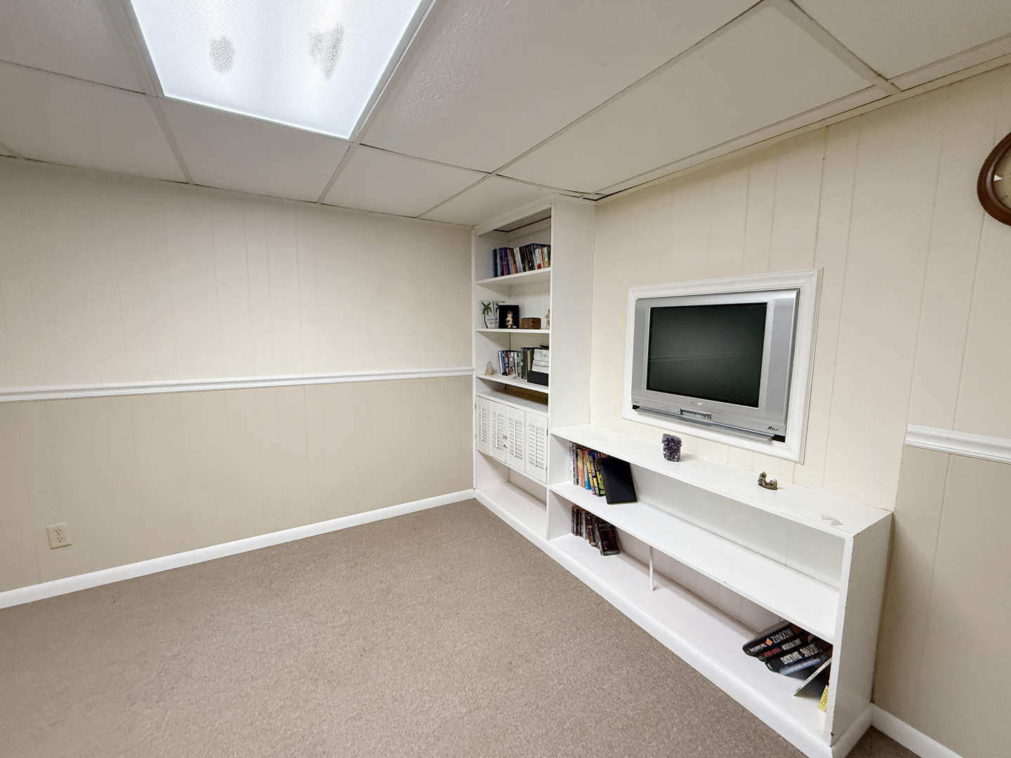 1618 Pine Trail Sycamore, IL 60178 - Photo 25 of 33 a living room with flat screen tv and a window