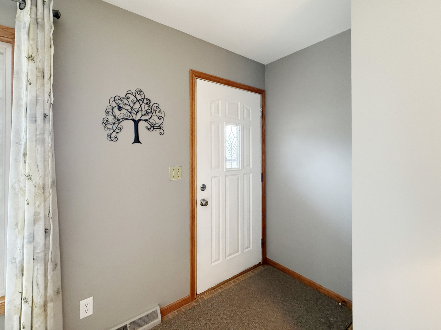 1618 Pine Trail Sycamore, IL 60178 - Photo 3 of 33 a view of a hallway with a elevator