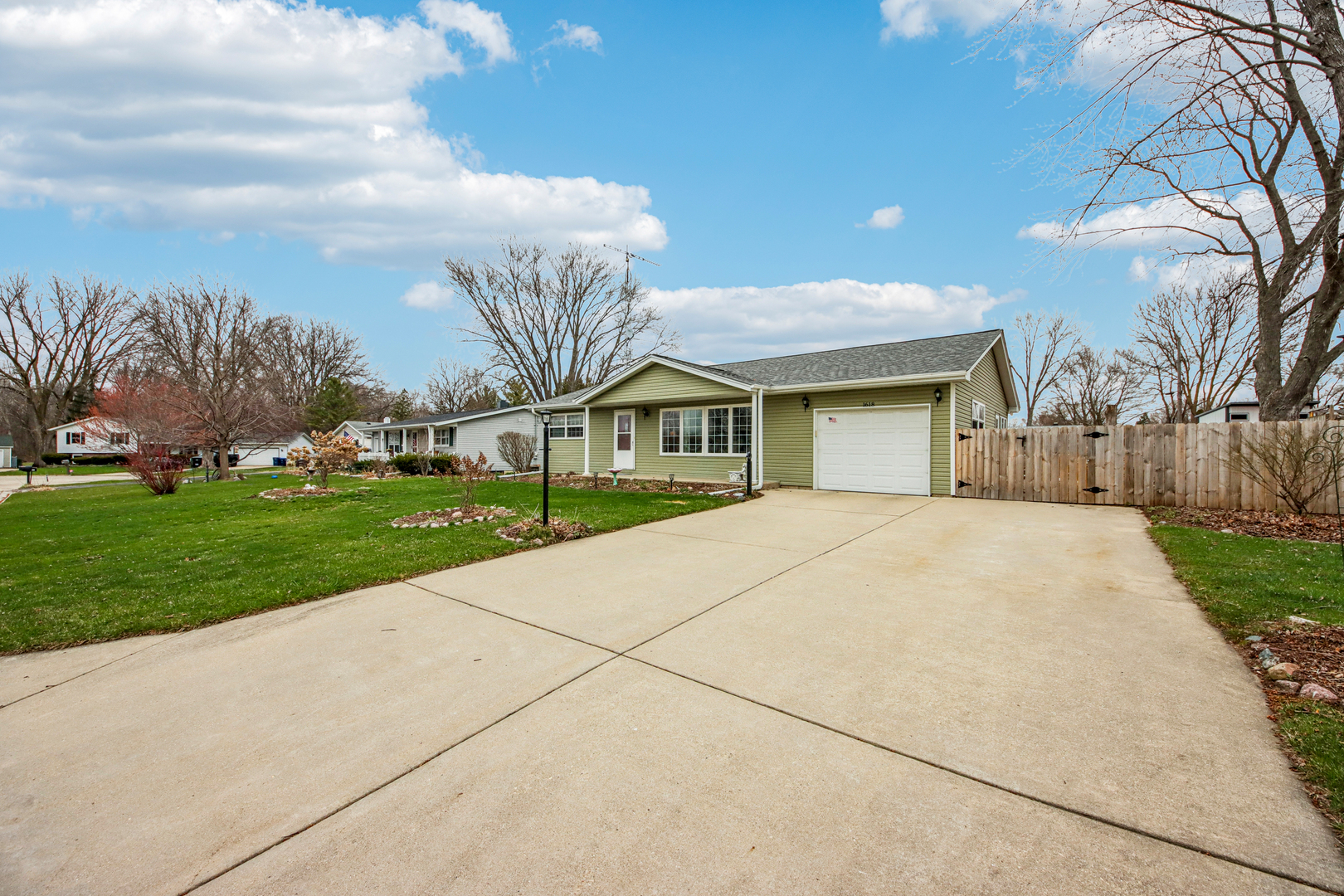 1618 Pine Trail Sycamore, IL 60178 - Photo 32 of 33 a front view of house with yard and green space