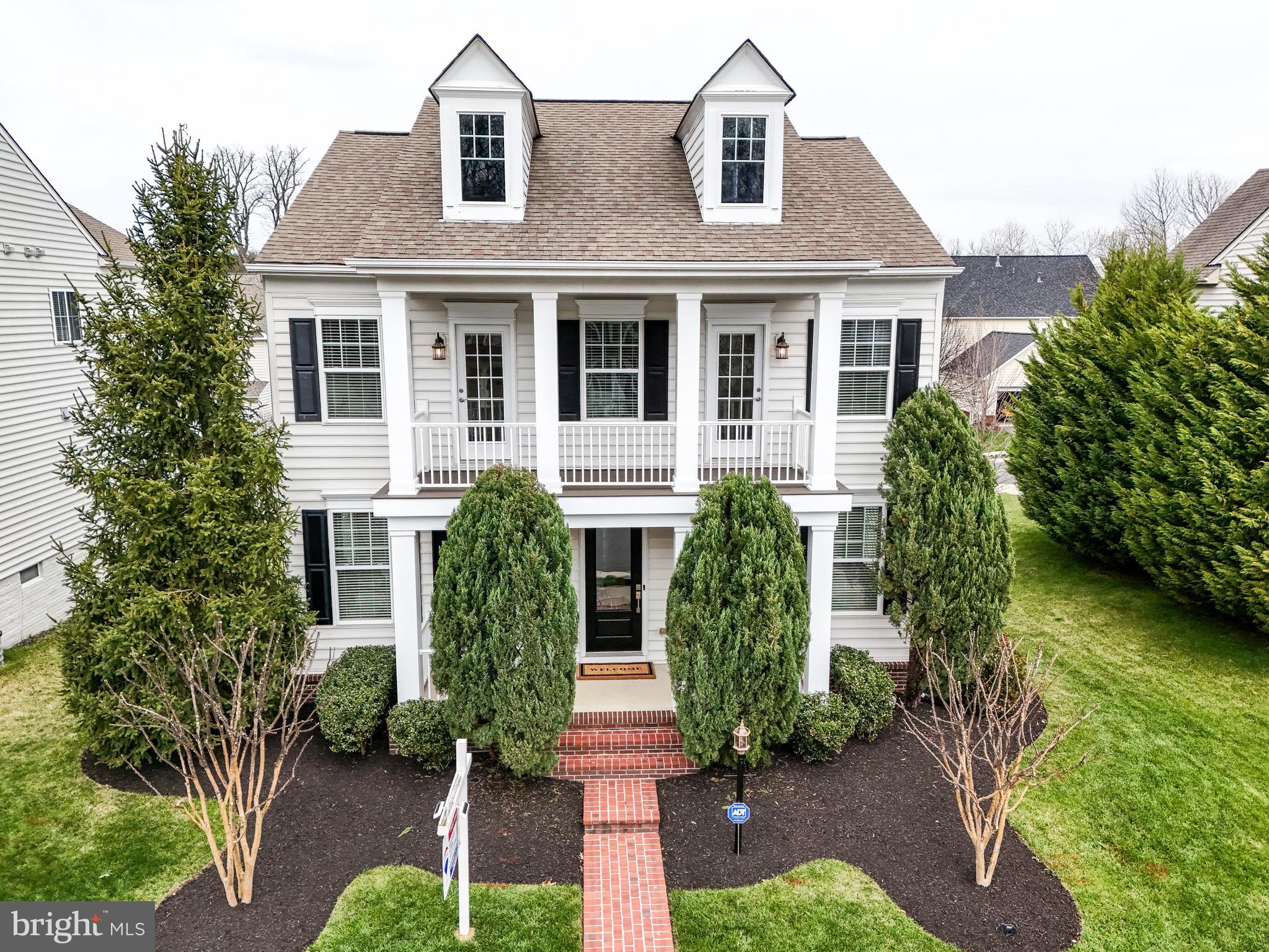 Gorgeous Curb Appeal😍
