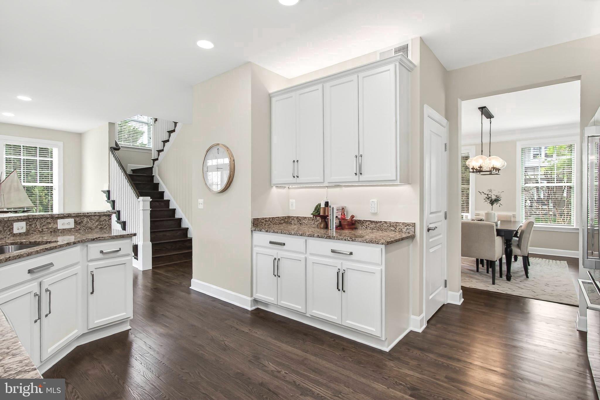 41004 Indigo Place Leesburg, VA 20175 - Photo 14 of 64 Under and Over Cabinet Lighting