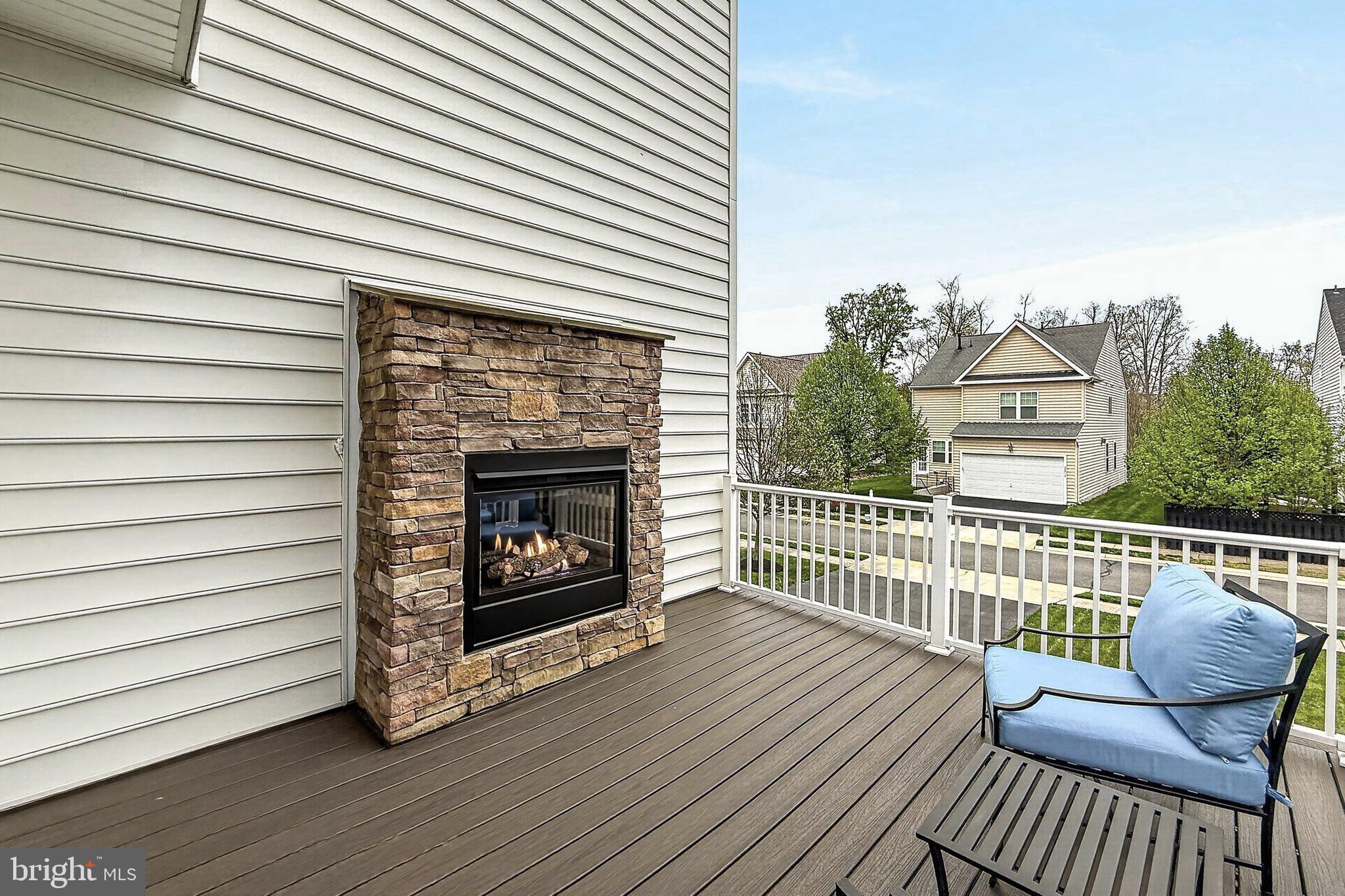 41004 Indigo Place Leesburg, VA 20175 - Photo 23 of 64 New Composite Decking with Low Maintenance Railing