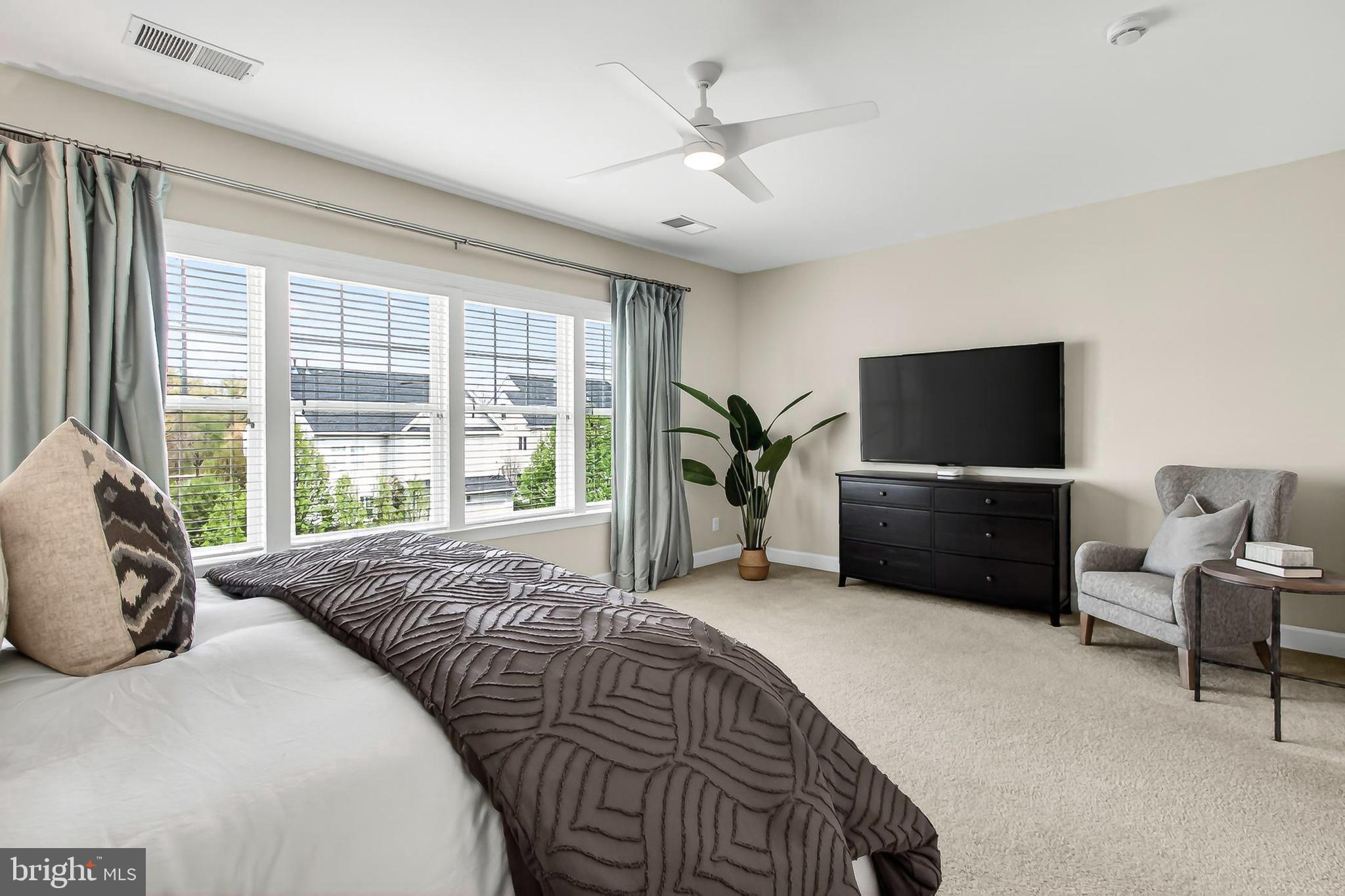 41004 Indigo Place Leesburg, VA 20175 - Photo 32 of 64 Oversized Walk In Closet