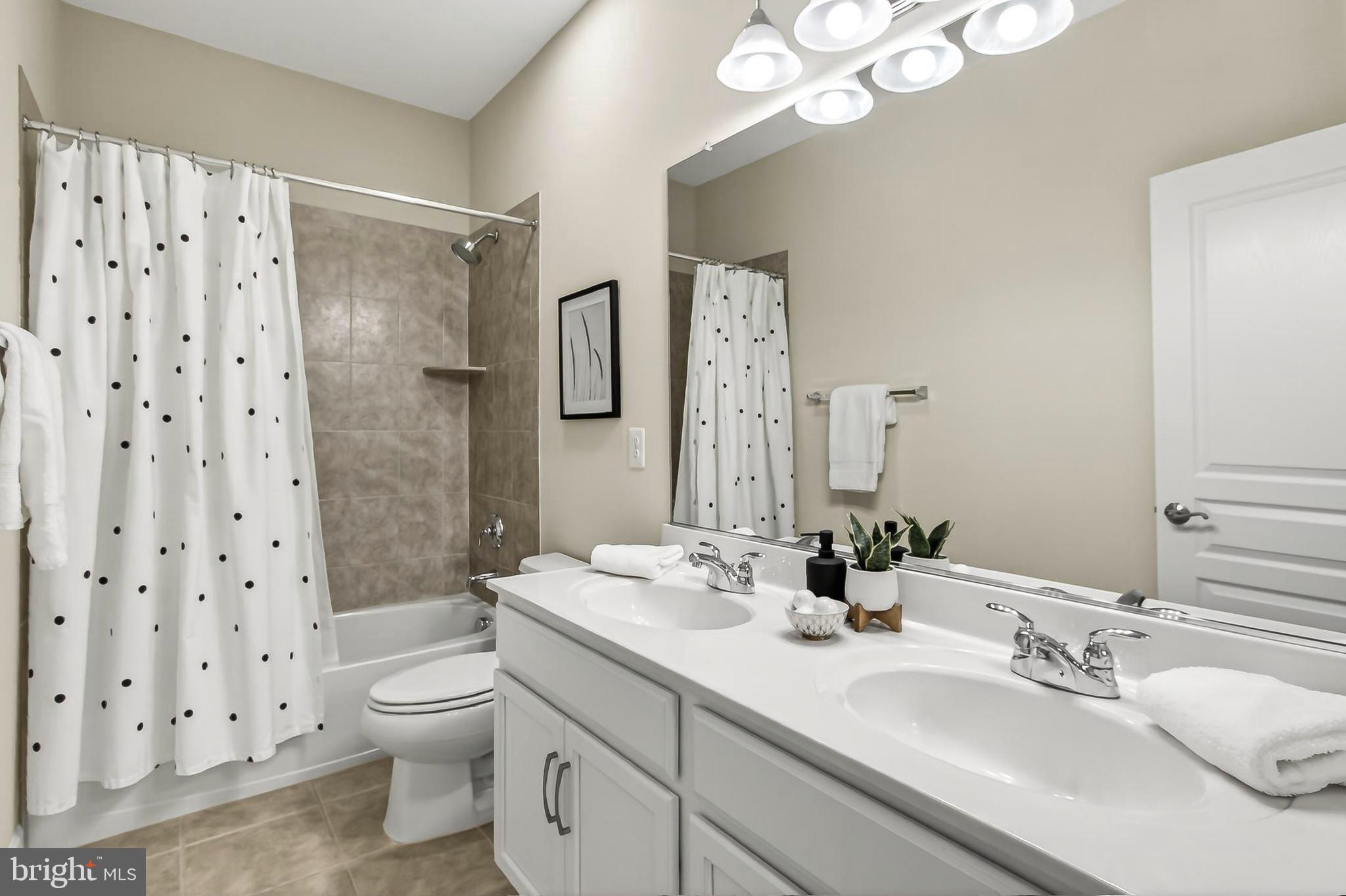 41004 Indigo Place Leesburg, VA 20175 - Photo 40 of 64 Full Bathroom #2 w/ Double Sink