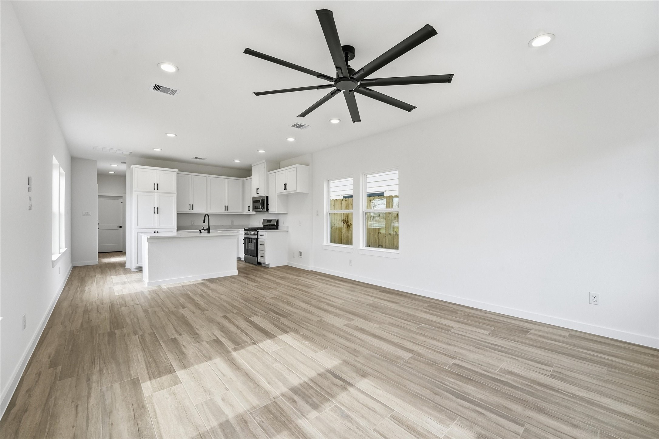 524 North 4th Street La Porte, TX 77571 - Photo 13 of 25