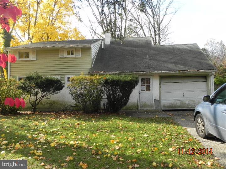 12 Devonwood Road Wayne, PA 19087 - Photo 2 of 16 a view of a back yard of the house