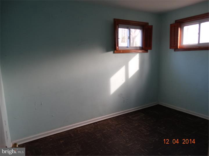 12 Devonwood Road Wayne, PA 19087 - Photo 11 of 16 an empty room with a window