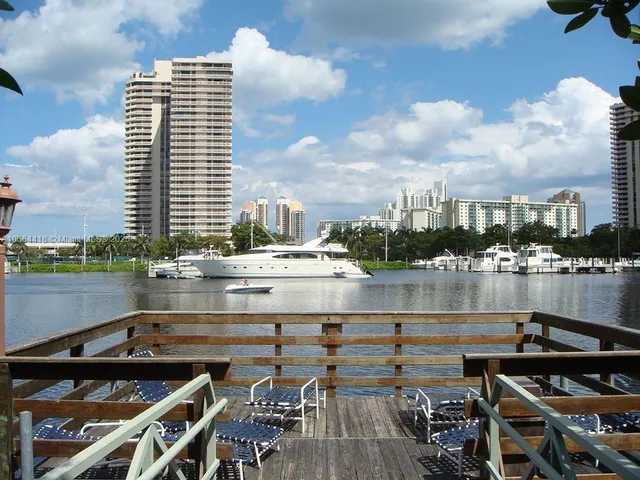 $4,000 | 19701 East Country Club Drive, Unit 5606, Aventura, FL 33180