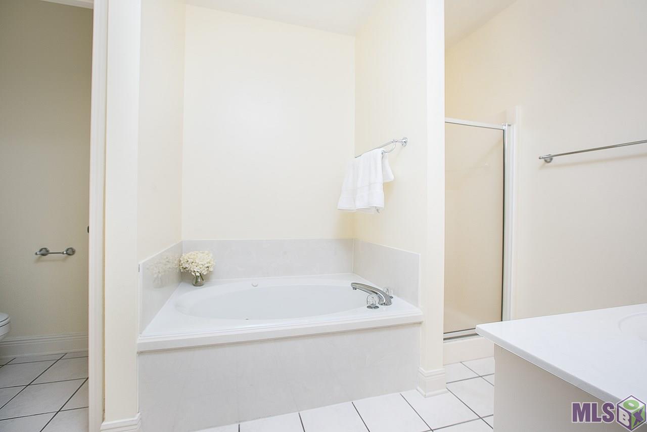 1263 Springlake Drive Baton Rouge, LA 70810 - Photo 21 of 25 Ensuite Master Bath!