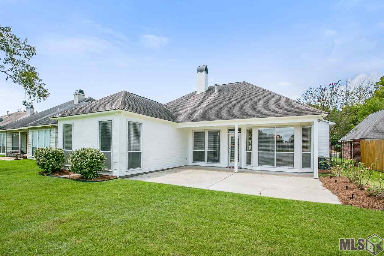 1263 Springlake Drive Baton Rouge, LA 70810 - Photo 6 of 25 Entertain in your Fabulous Backyard!