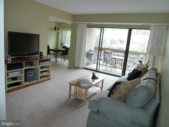 2216 Springwood Drive, Unit 101 Reston, VA 20191 - Photo 3 of 28 Living Room