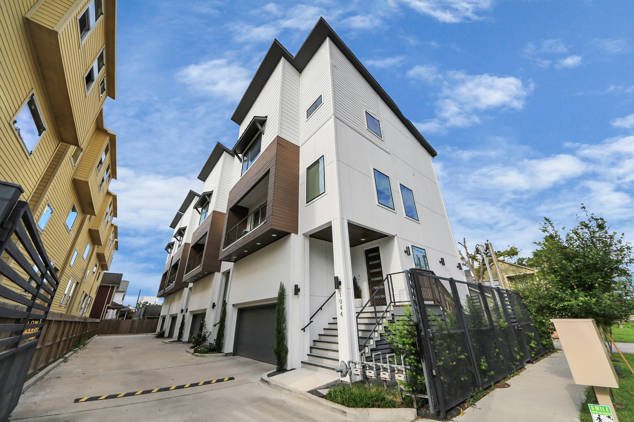 1044 West 17th Street Houston, TX 77008 - Photo 2 of 48 a view of a buildings with many windows