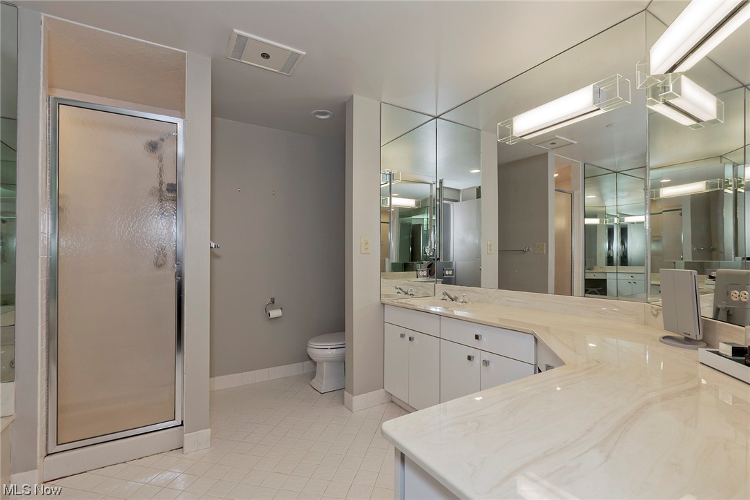 27500 Cedar Road, Unit 608 Beachwood, OH 44122 - Photo 17 of 34 Bathroom with vanity and separate tiled shower and tub