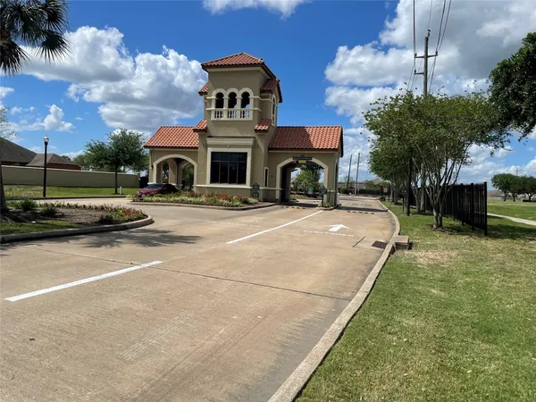 $449,900 | 60 Indian Wells Drive, Manvel, TX 77578